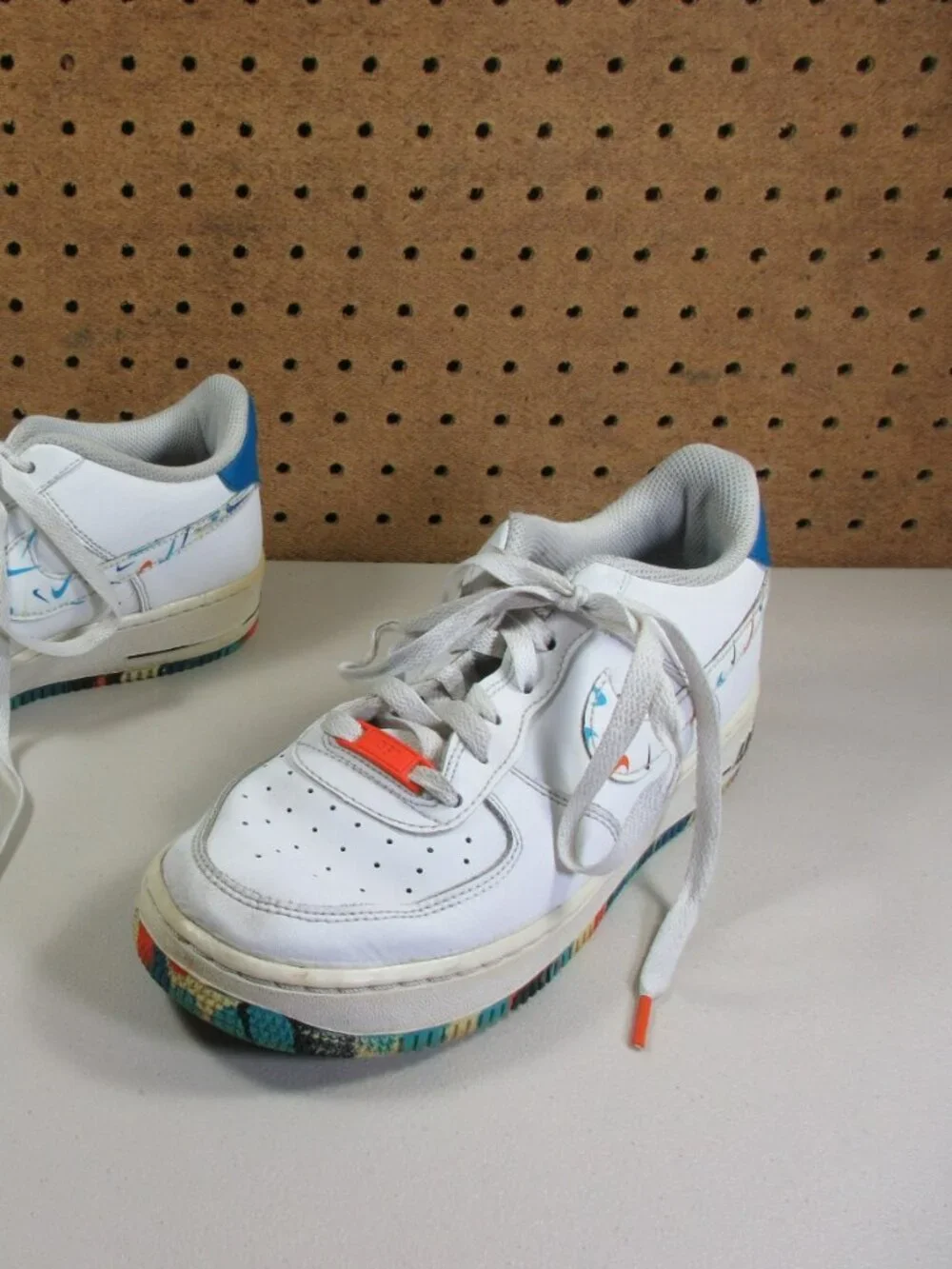 Nike boys white blue orange AF1 LV8 Low shoes 7Y dm7597 100